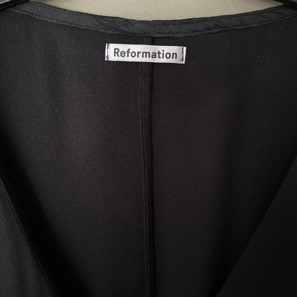 REFORMATION Black Nell Puff Sleeve V Neck Button Front Slim Fitting Top Size XS - Picture 9 of 10